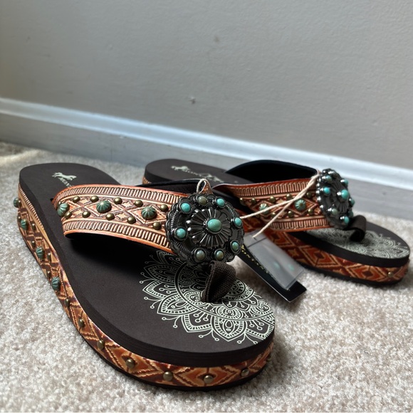 Montana West Brown Turquoise Embossed Western Comgirl Flip Flop Sandal Sz 7 NWT - Picture 2 of 14